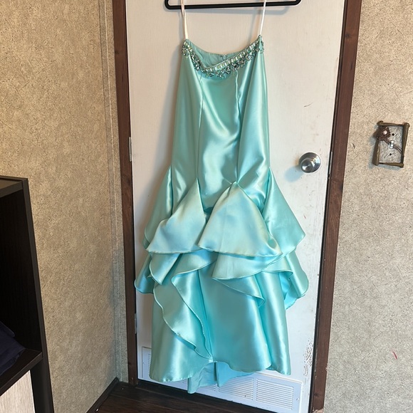 Tiffany Designs, Size 0, 2 Piece White and Mint Green Formal - Picture 4 of 8